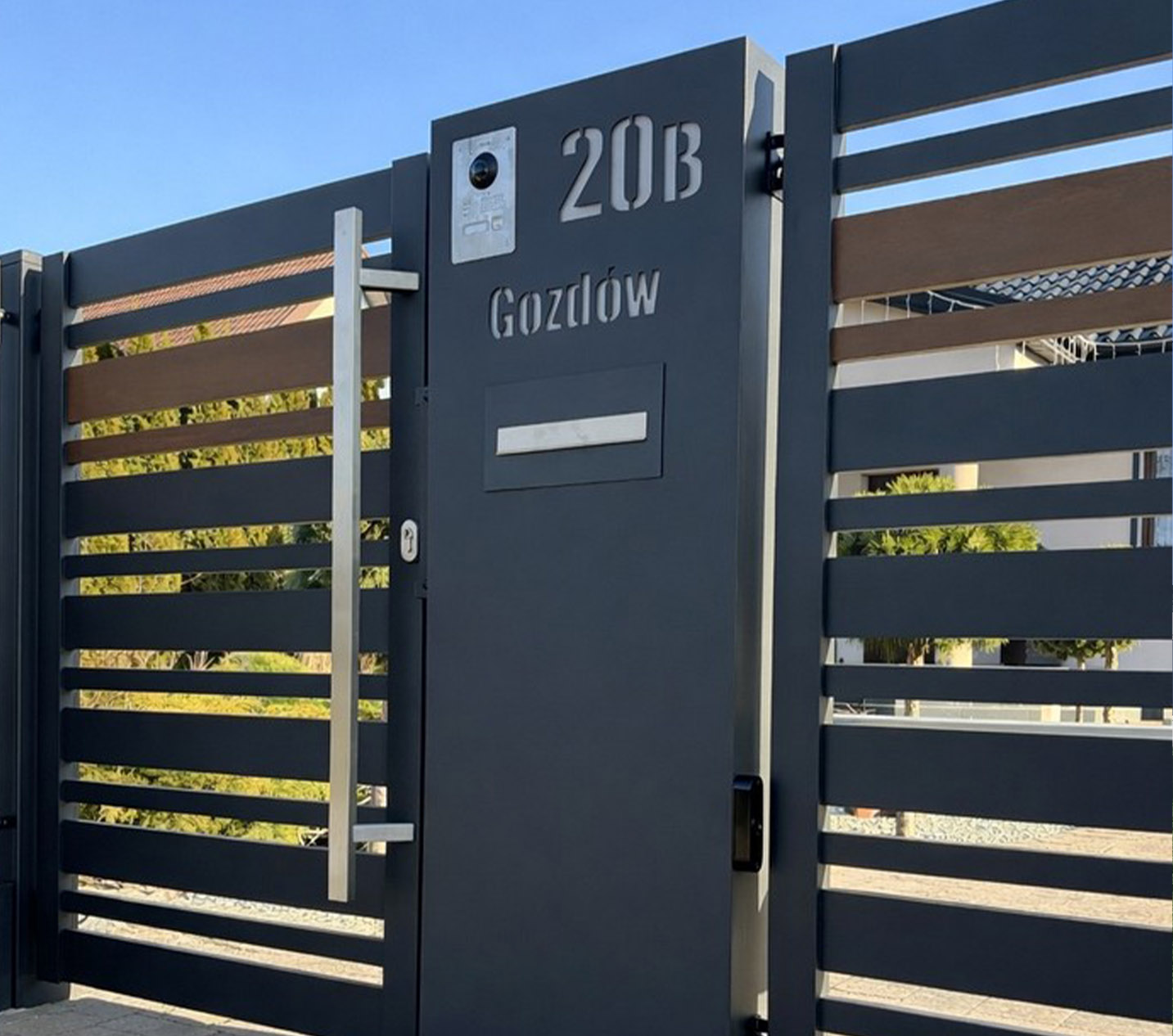 Słupy multimedialne